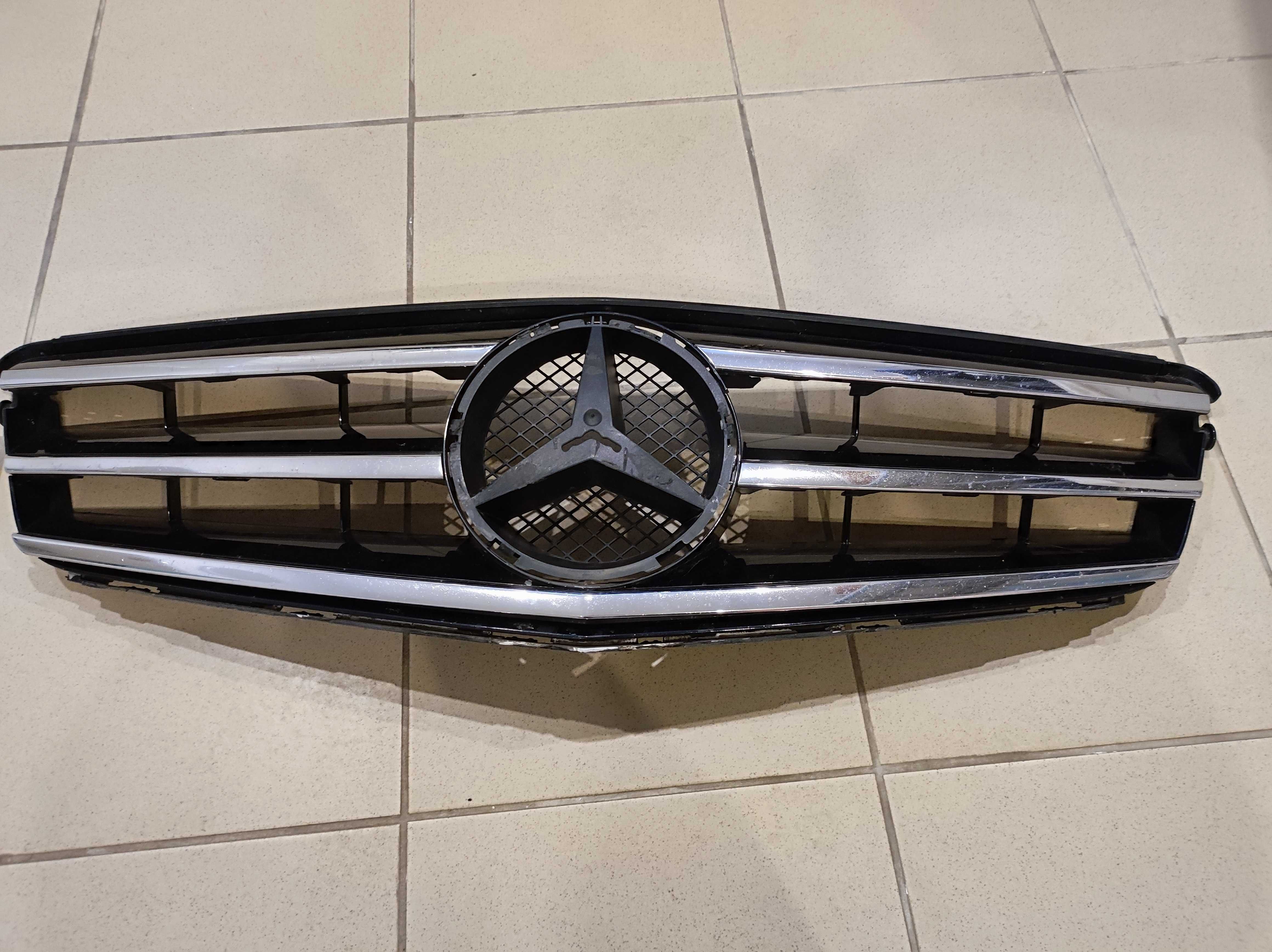 Grill, kratka Mercedes Benz C klasa W204