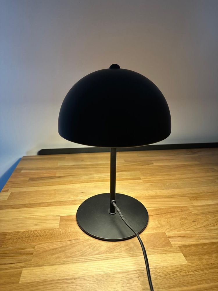 Candeeiro de mesa preto