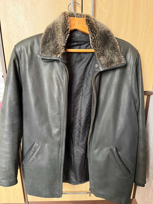 Продаю чоловічу шкіряну куртку