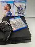 vendo PS4 pro com comando e jogos
