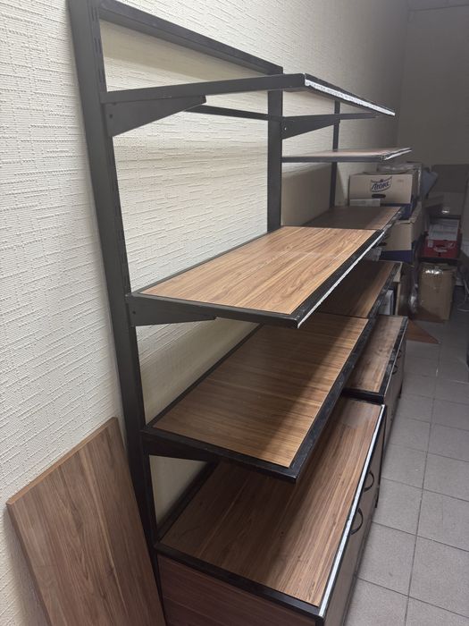 Стелаж з поличками