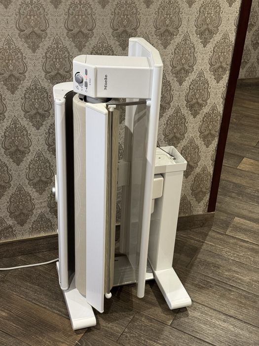 Miele 995D – професійний прасувальний каток.