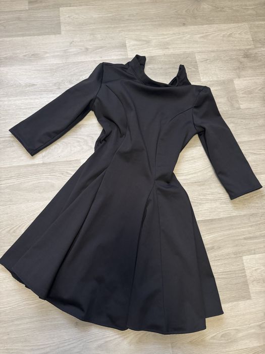 Платье ! Классика! Плотная ткань, смотрится нарядно и сдержано