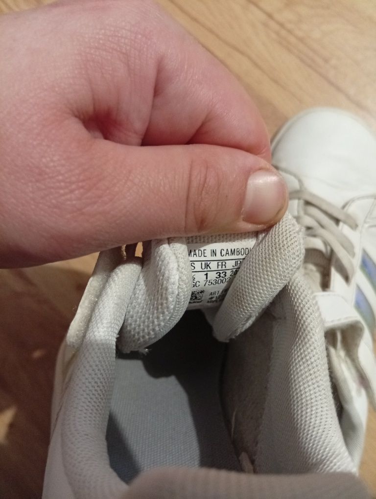 Buty dla dziewczynki Adidasy 33
