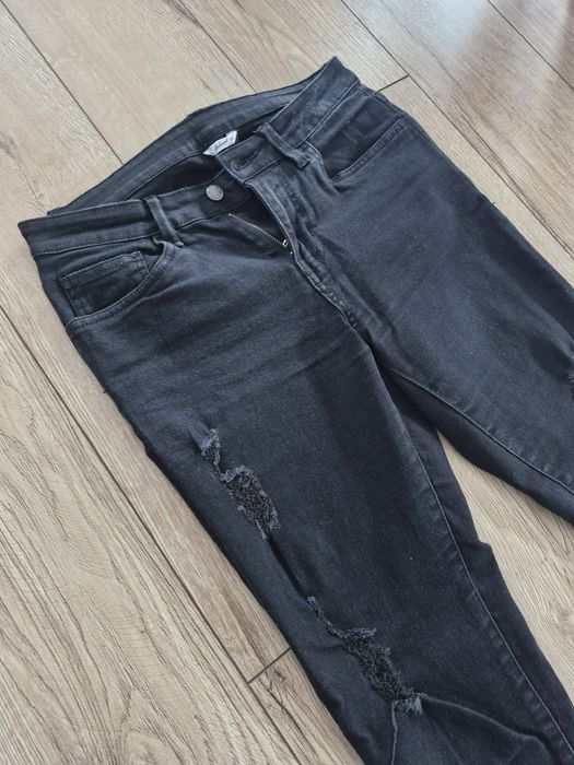 Ciemne jeansy Pepco z przetarciami rozmiar 36