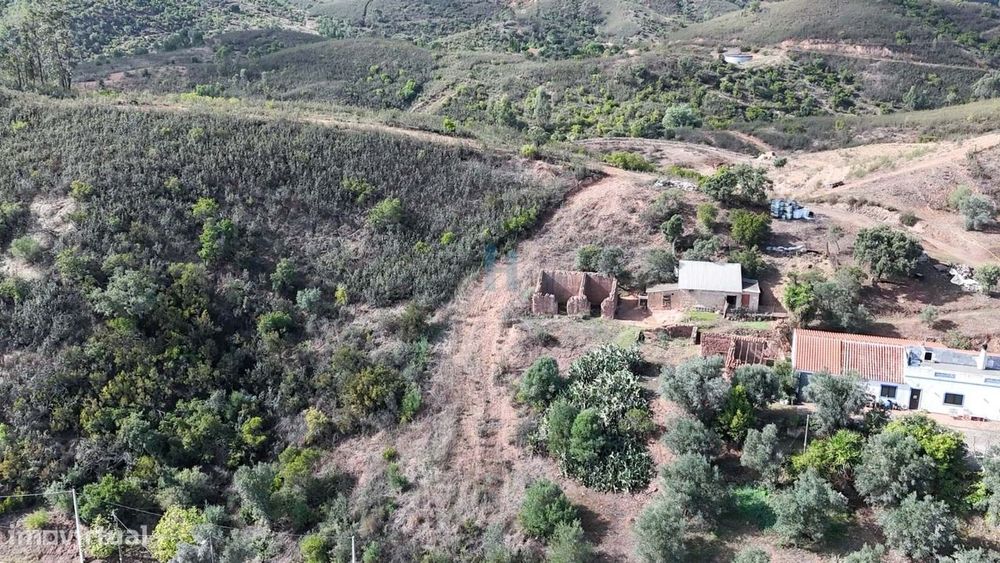 Terreno misto com Ruína e barragem