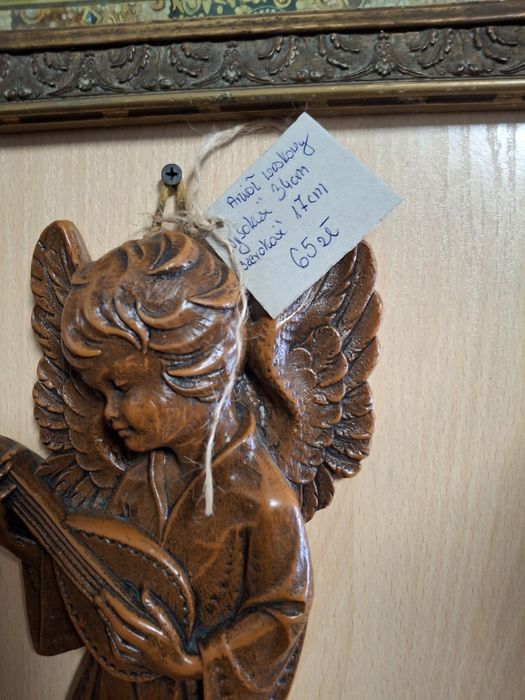 Woskowy aniołek jedyny w swoim rodzaju