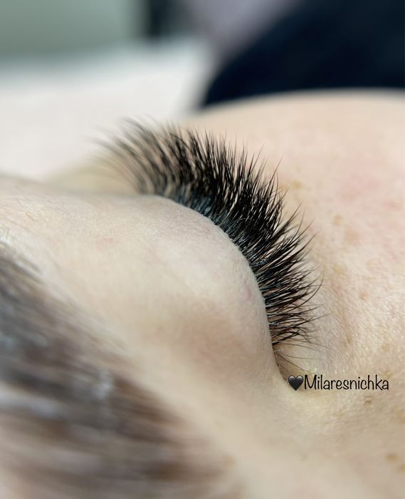 Наращивание ресниц Окрашивание бровей