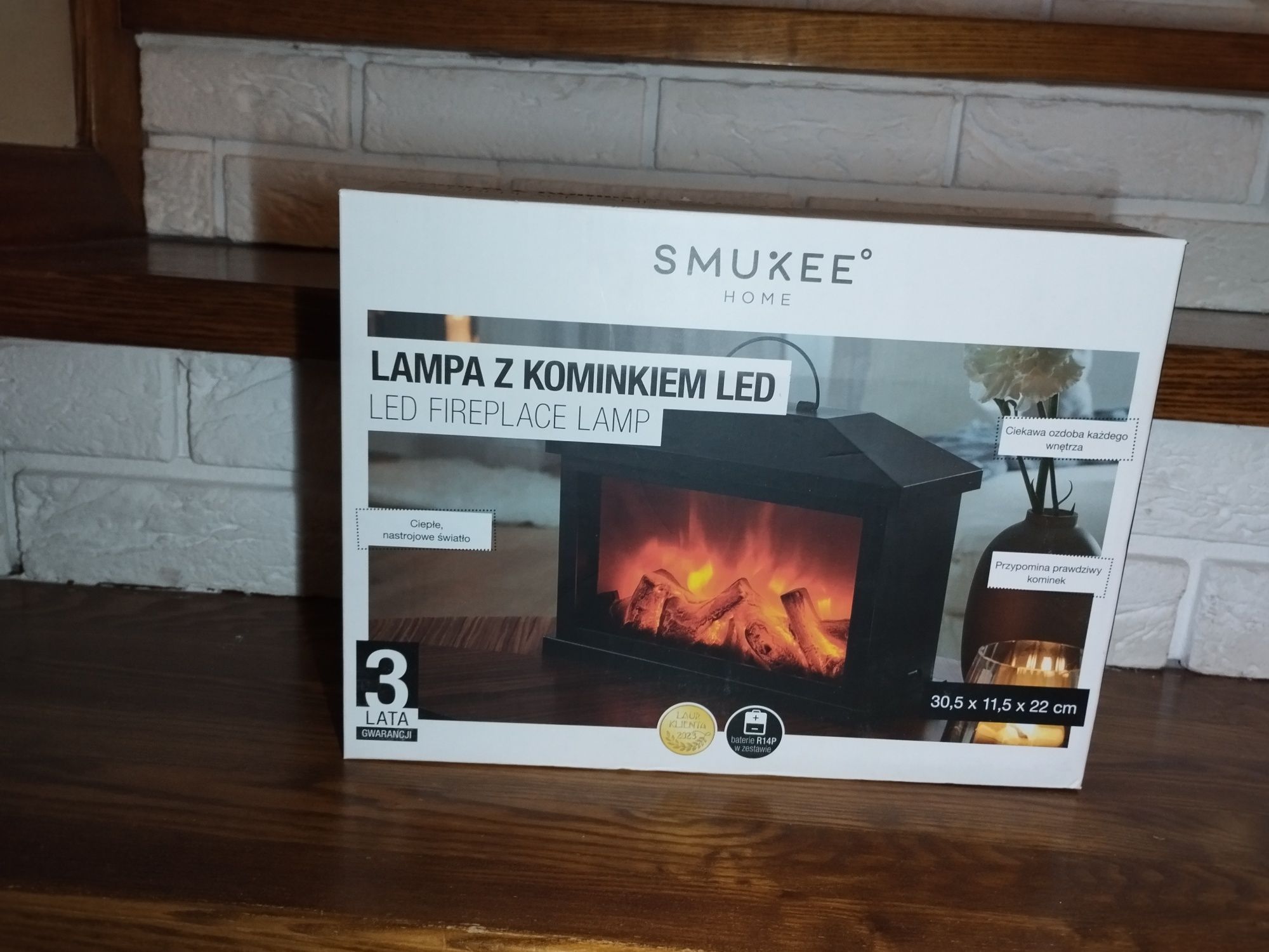 Kominek elektryczny LED. Lampa z kominkiem. Biokominek