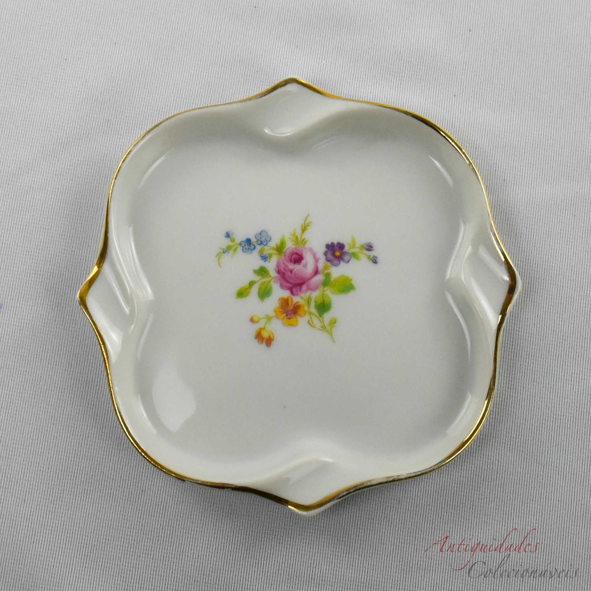 Cinzeiro porcelana Artibus decorado com flores