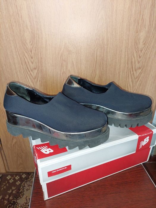 Летние, модельные босоножки. Застегиваются на молнии. Удобная колодка,