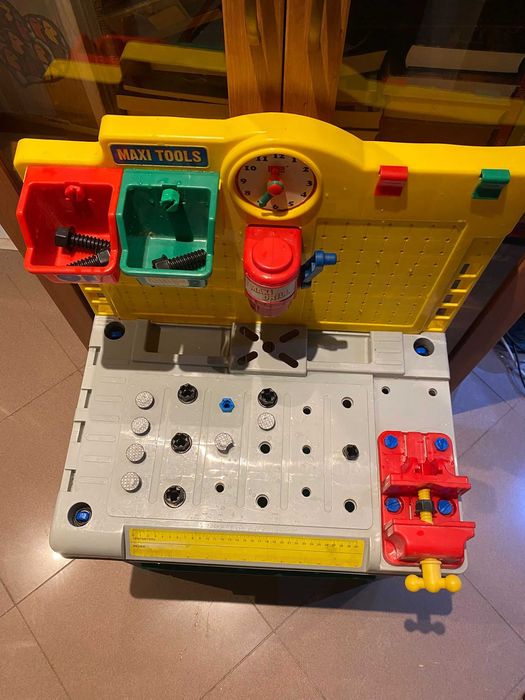 Mesa de bricolage para criança