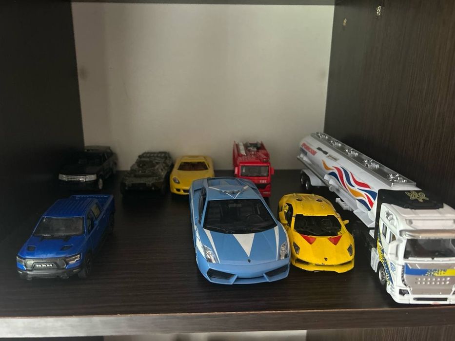 машинки / модельки / игрушки