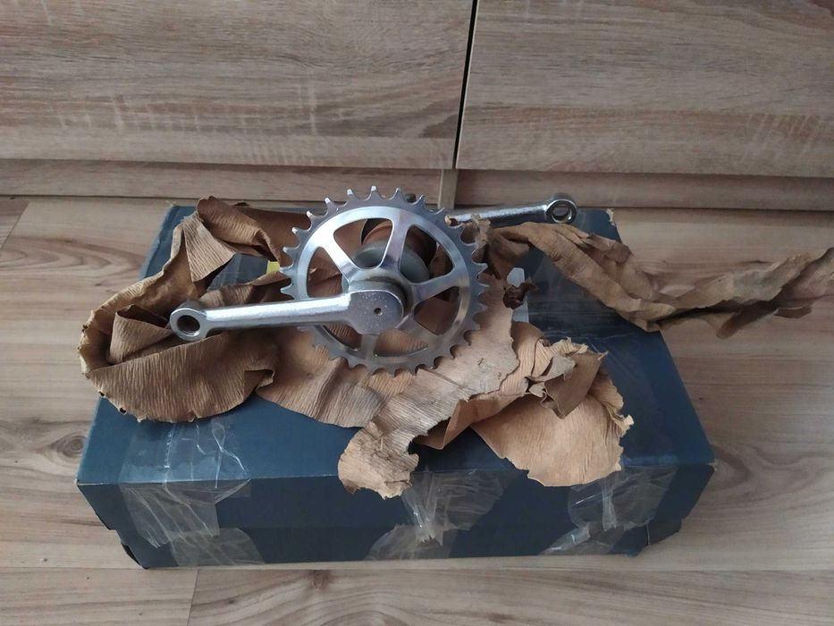 Nieużywany z PRL-u zestaw korbowy Romet Reksio Piksi Pinio i inne