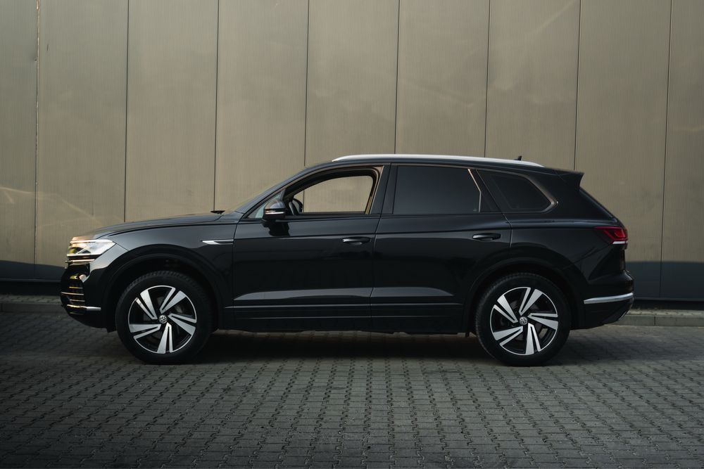 Wynajem TOUAREG SUV Wypożyczalnia samochodów premium i sportowych Z-G