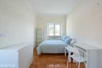 554508 - Quarto com cama de casal, com varanda, em casa com 14 quartos
