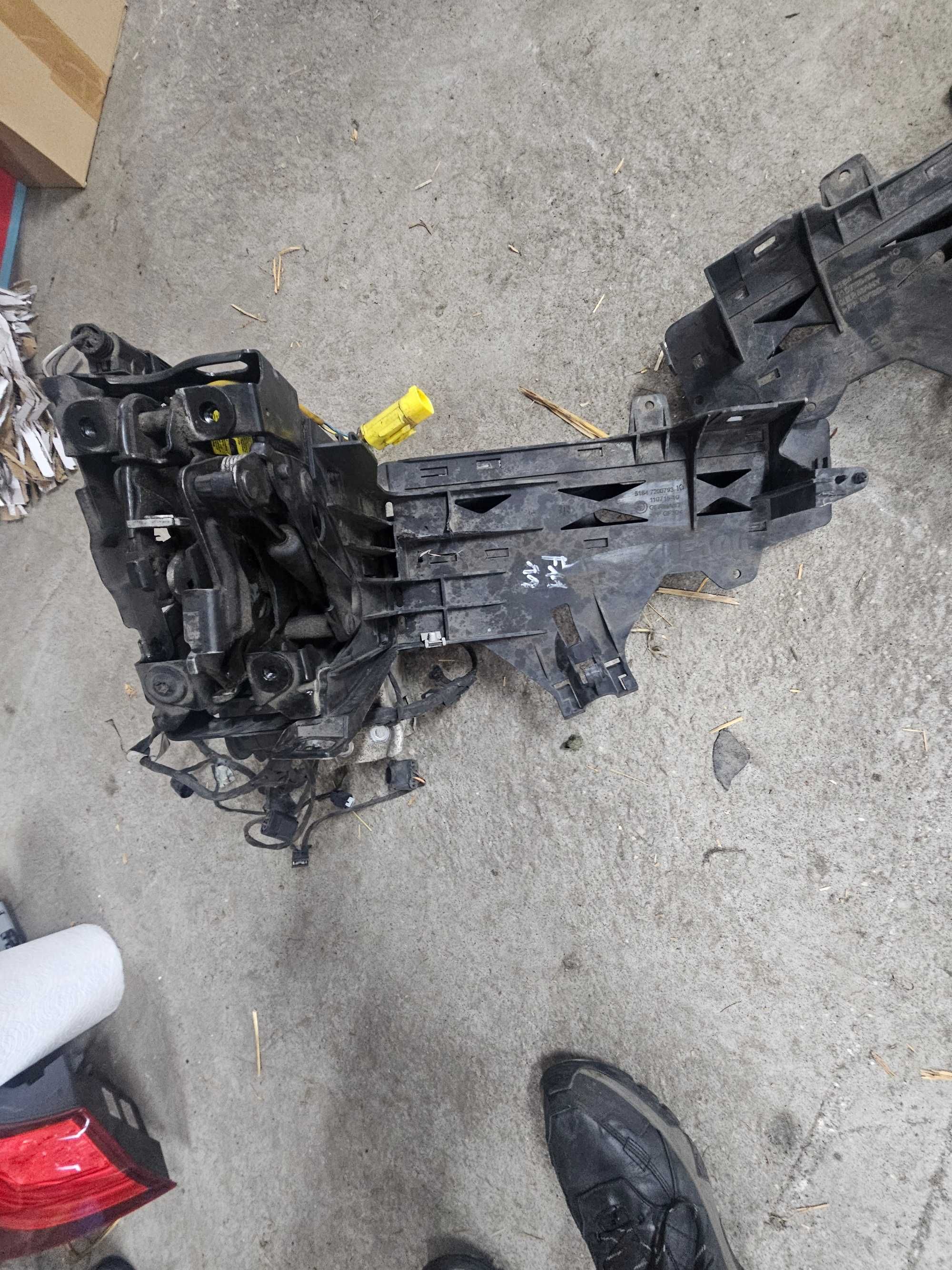 Mocowanie Lampy Prawy Lewy Reflektora Okular BMW F10 F11 2.0D Części