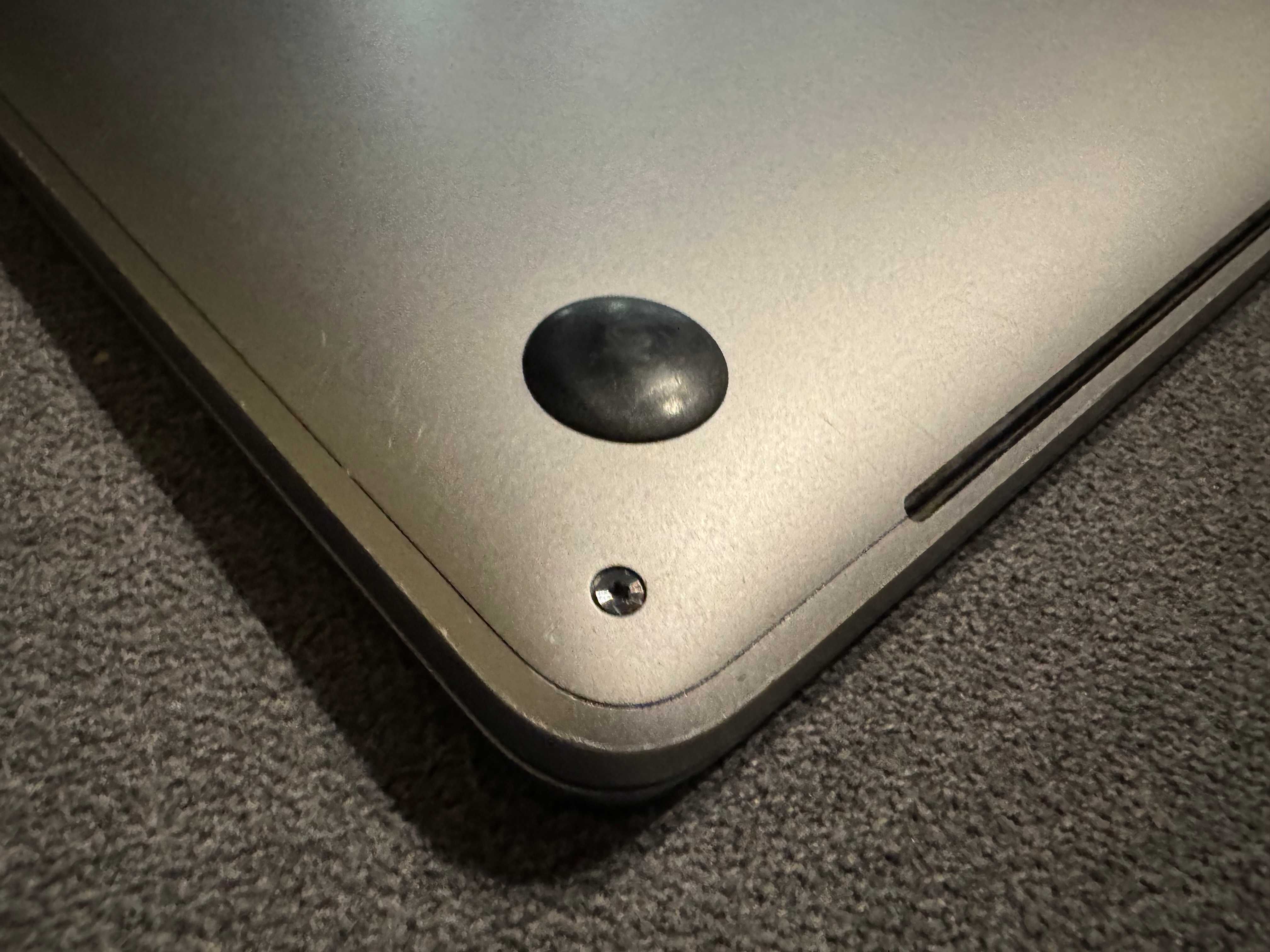MacBook Pro 15" używany czytaj opis (nie warto ale przeczytaj)