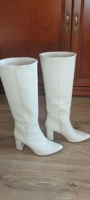 Kozaki do kolan firmy Stradivarius rozmiar 37