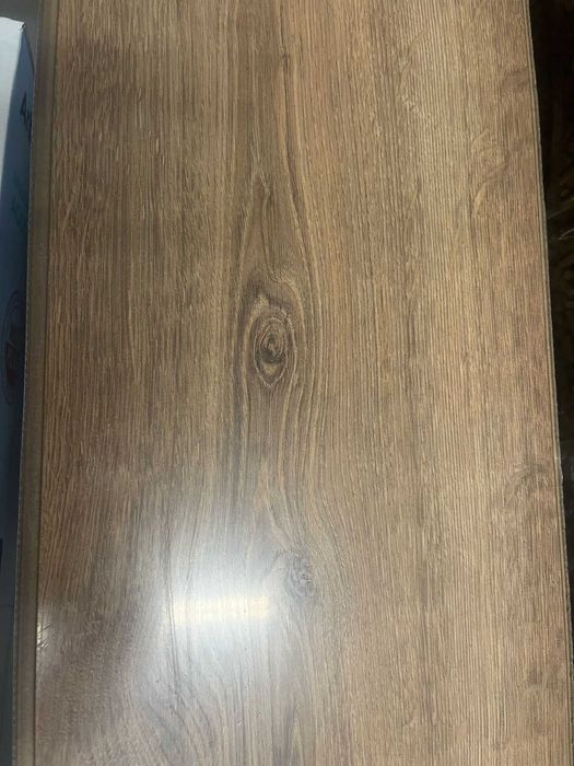 Panele podłogowe Laminowane AC/5.         
 Kolor Dąb Tajlandii 8mm.