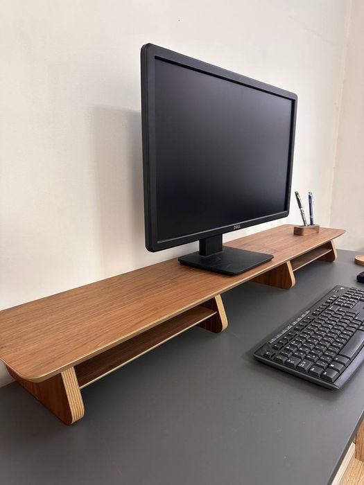 Дерев'яна підставка під монітор.