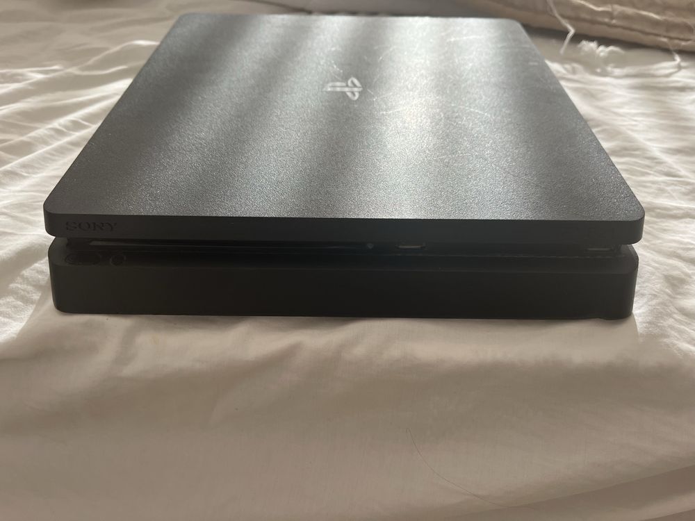 Ps4 com poucas marco de uso,slim 500gb