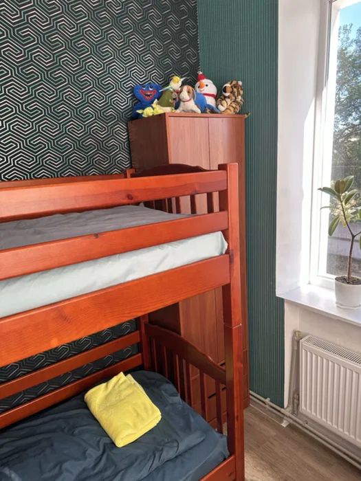 Продам трикімнатну квартиру на Миколаївці.