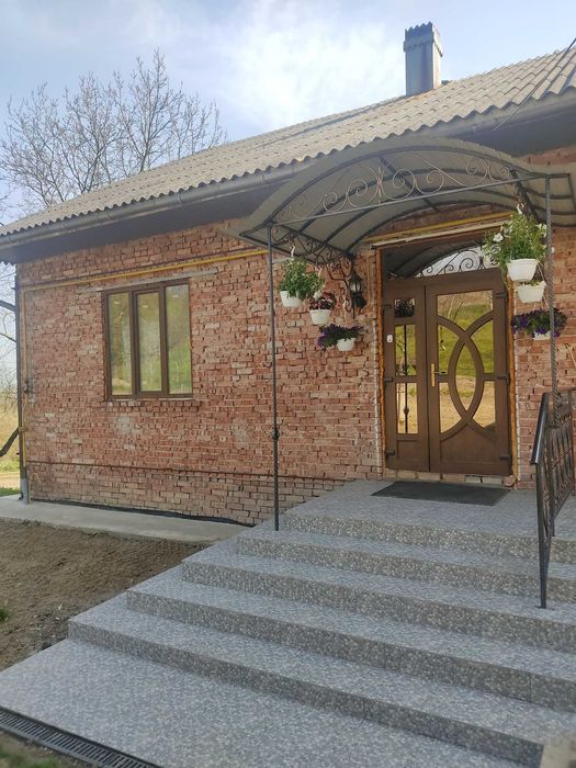 Продам хату з великою територією!