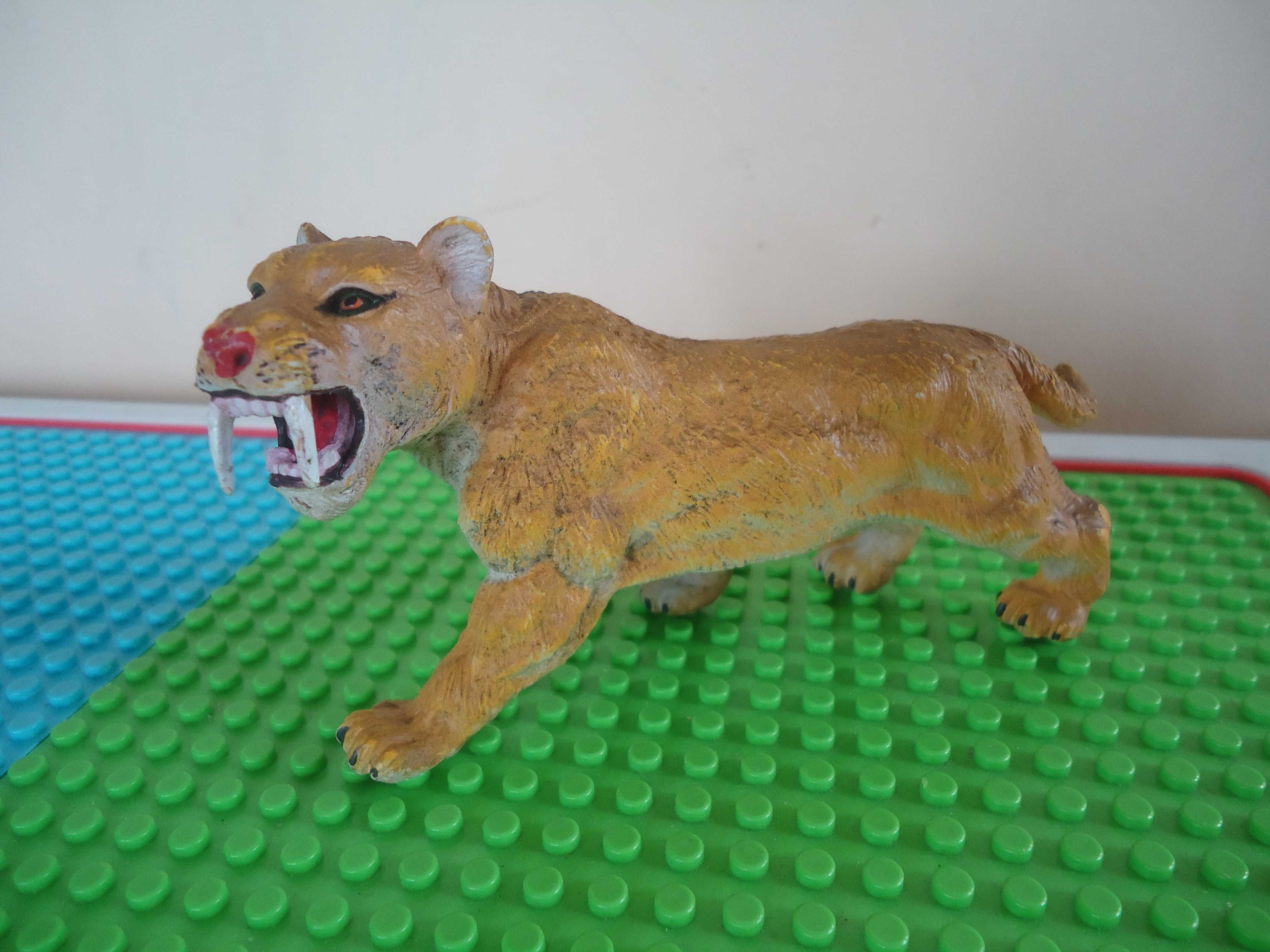 Tygrys szablasty szablozębny Sabre Tooted Tiger Figurka Kolekcjonerska