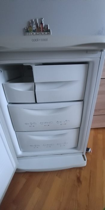 Холодильник Б/у іноді на 2 години може не морозити