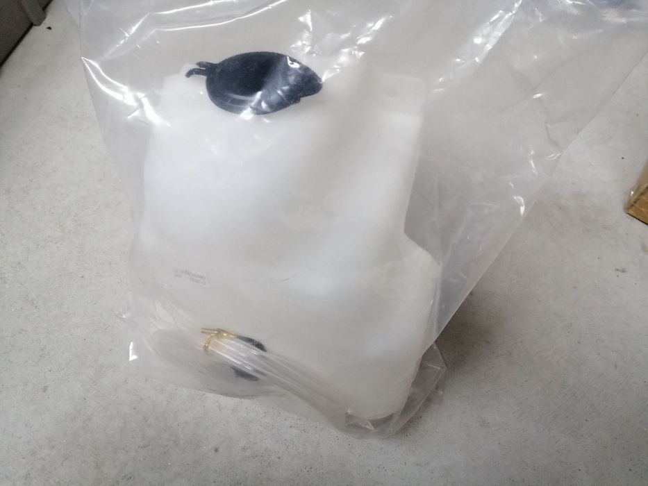 Depósito com motor do esguicho Mitsubishi L200 1996 Até 2005