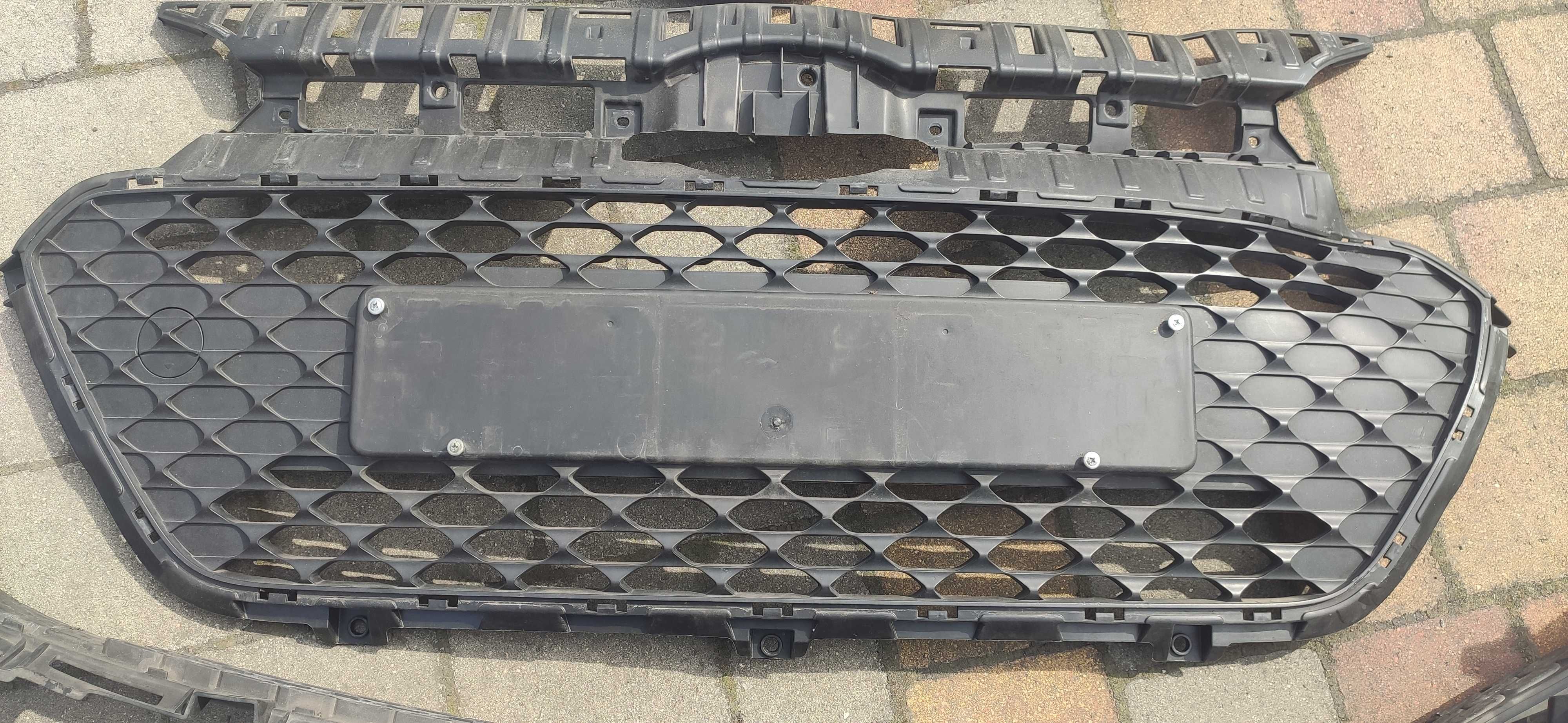 Atrapa grill kratka znaczek Hyundai i20