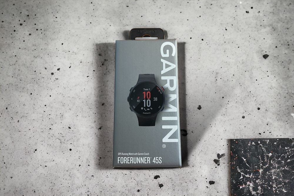 Смарт-годинник Garmin Forerunner 45S чорний