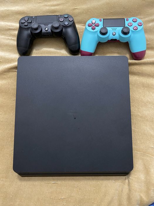 Sony PlayStation 4 (PS4)
