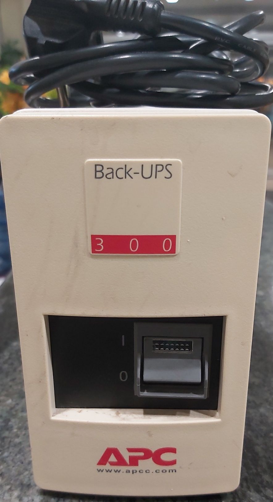 Zasilacz awaryjny Back-UPS 300 APC