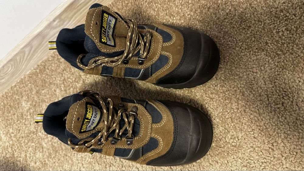 Спецвзуття із захисним покриттям 40 р.