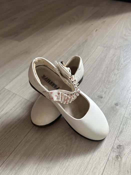 Туфельки на дівчинку