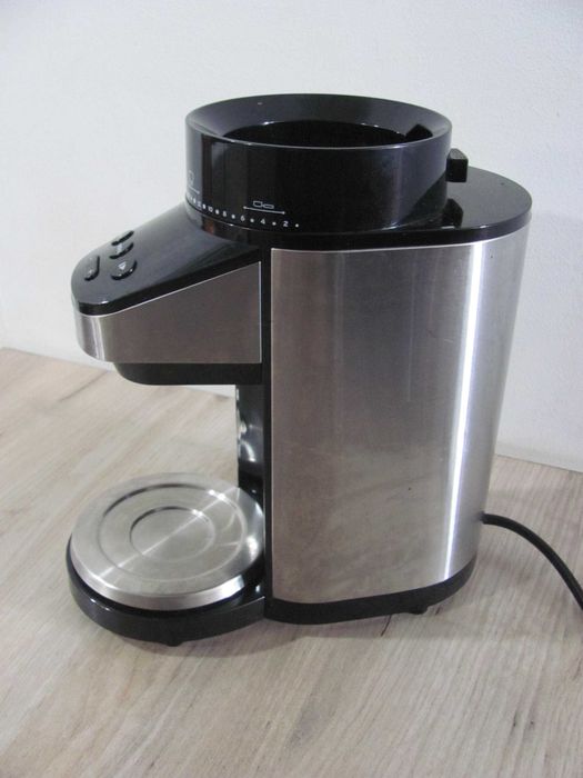 Elektryczny młynek Tchibo do kawy z wagą