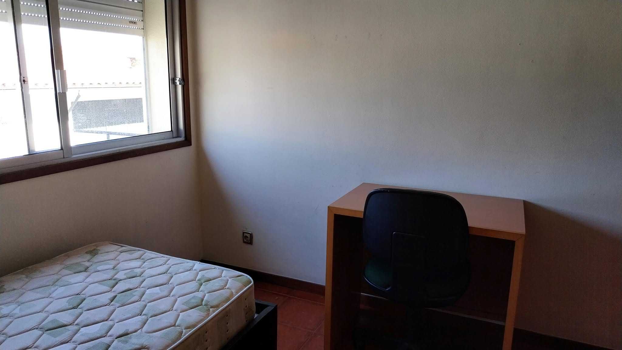 Arrenda-se quarto