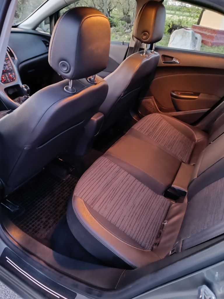 Opel Astra 1,4 turbo 140km LPG.