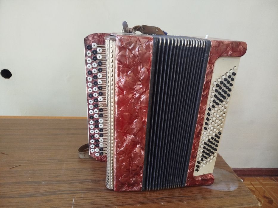 Продам баян "Ростов".