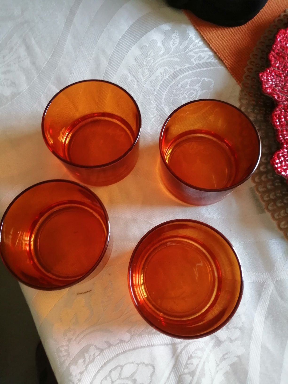 Taças cor de laranja