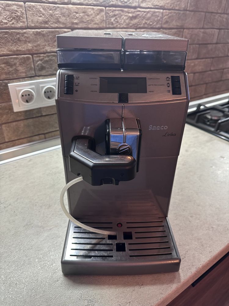 Продам кофемашину Saeco Lirica one touch cappuccino