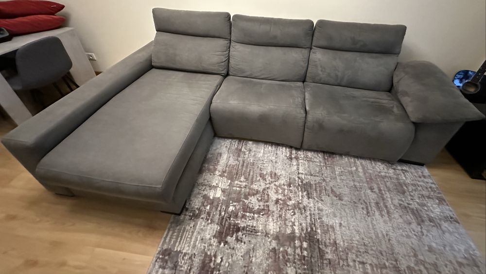 Sofá 3 lugares com Chaise Louge e relax elétrico