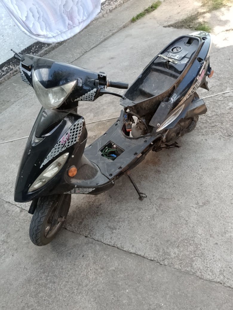 Продам пластик на китайський скутер.