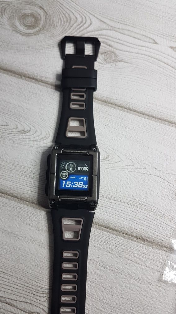 Zegarek sportowy smartwatch.