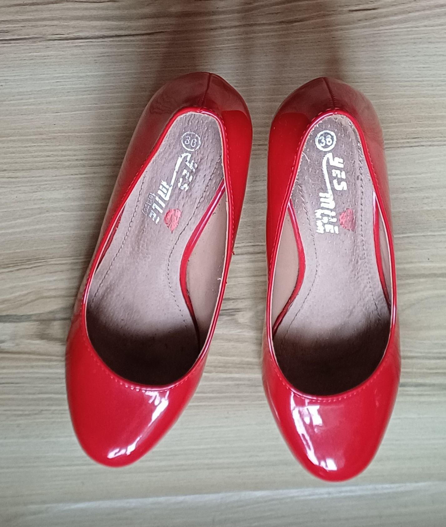 Czerwone lakierowane szpilki Yes Mile for Lady r 36 obcas 7cm czółenka