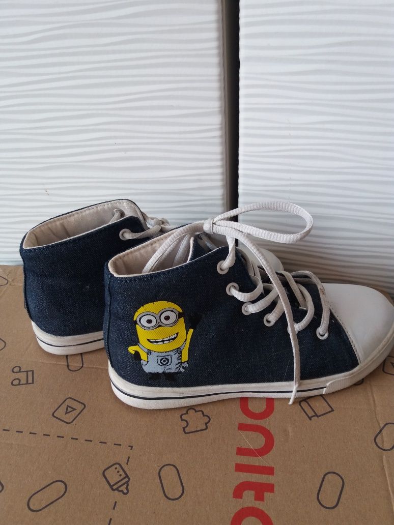 Tenisówki Minionk dla chłopca rozm. 31 wkładką 19cm.