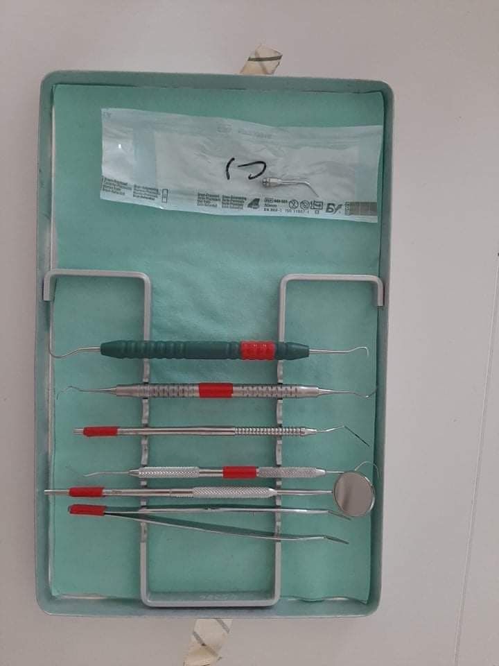 Caixa de instrumentos para Higiene Oral ( MEDICINA DENTÁRIA)