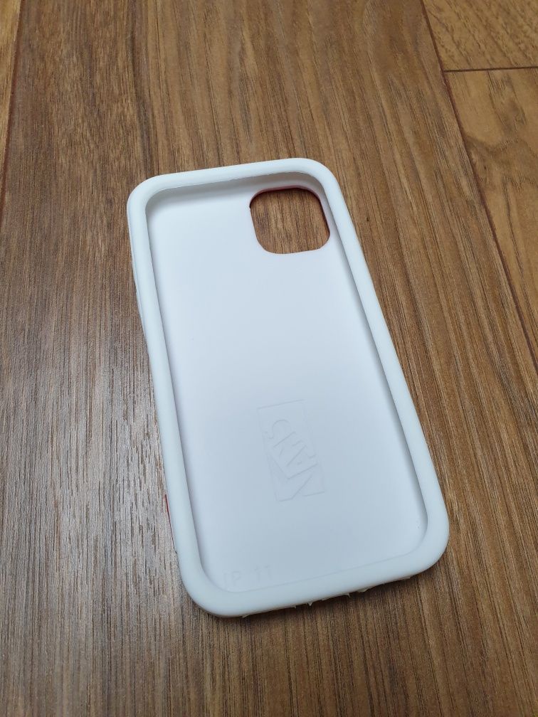 Etui na iPhone 11 w kolorze biało-czerwonym